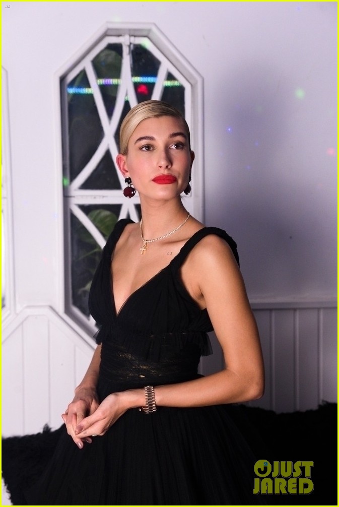 Hailey Baldwin Celebrates Carolina Herrera In Sao Paulo | Photo 1121990