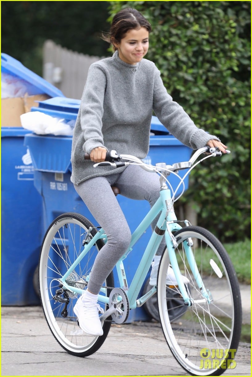 Justin Bieber & Selena Gomez Go on a Bike Ride Together! | Photo