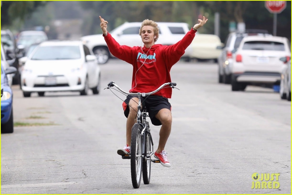 Justin Bieber & Selena Gomez Go on a Bike Ride Together! | Photo