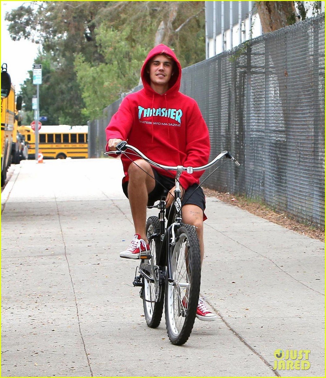 Justin Bieber & Selena Gomez Go on a Bike Ride Together! | Photo