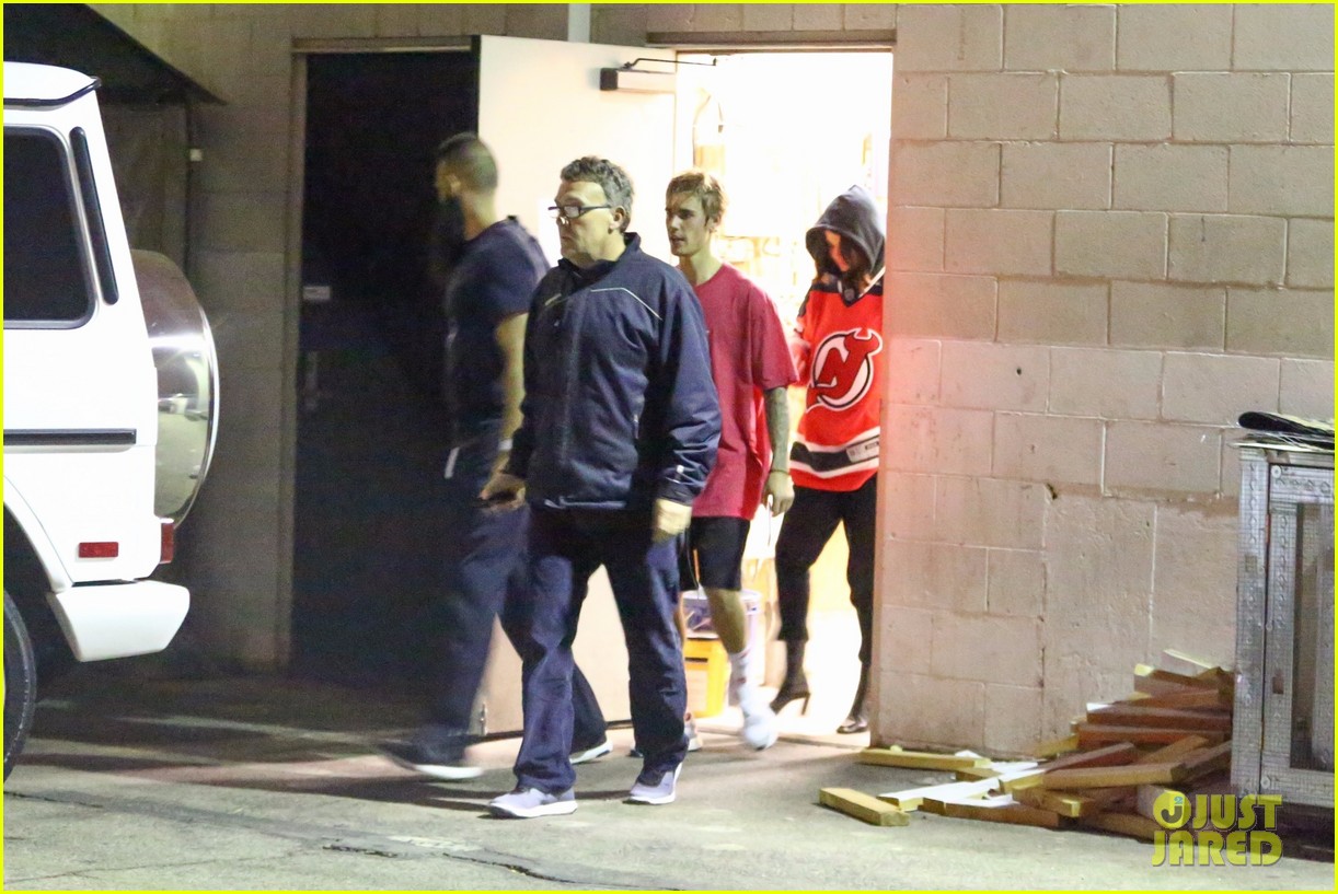 Selena Gomez Wears Justin Bieber's Jersey at His Hockey Game