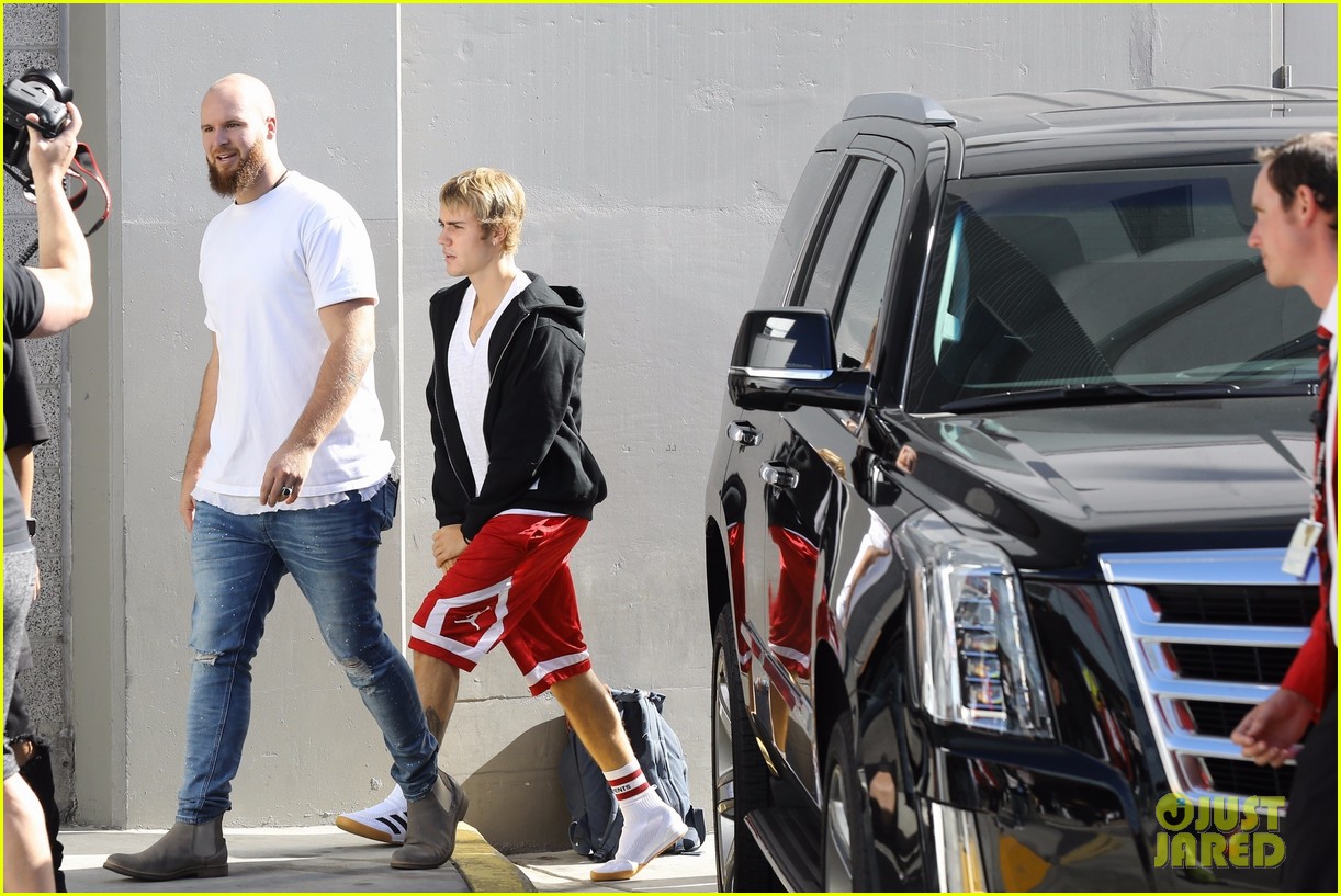 Full Sized Photo of selena gomez justin bieber attend afternoon church