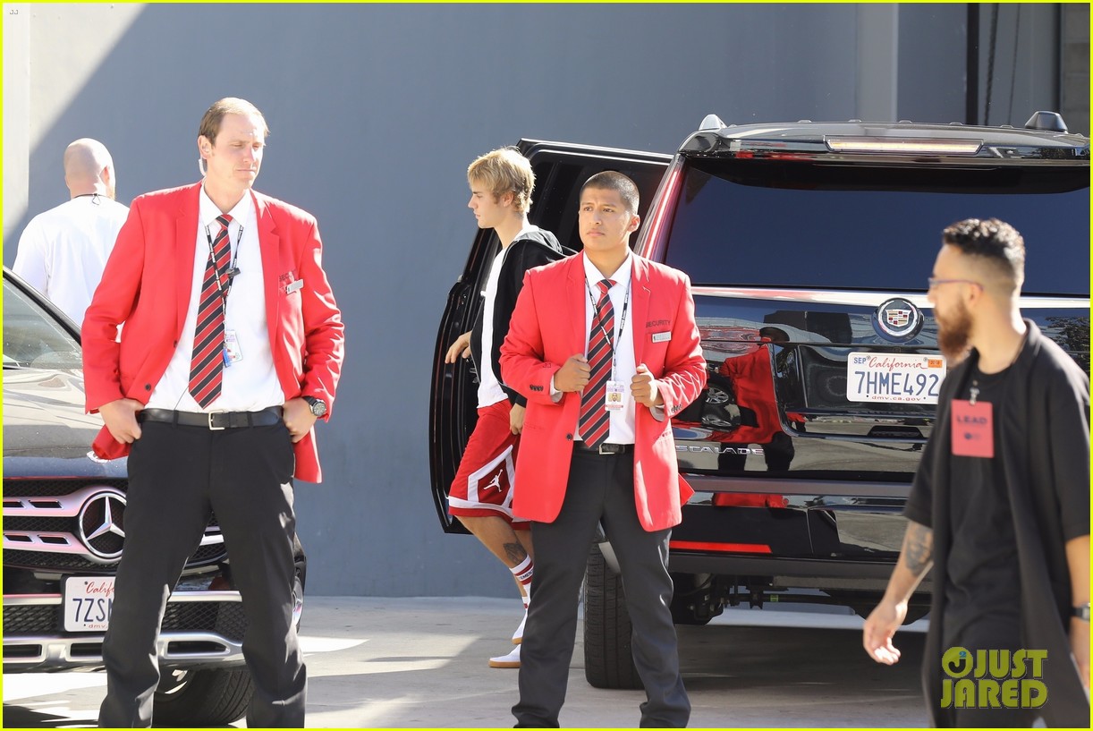 Full Sized Photo of selena gomez justin bieber attend afternoon church