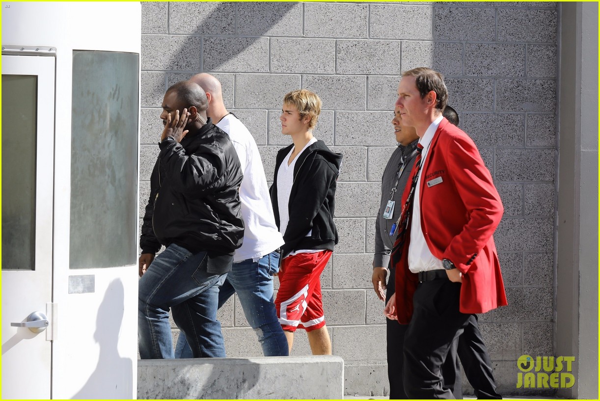 Full Sized Photo of selena gomez justin bieber attend afternoon church