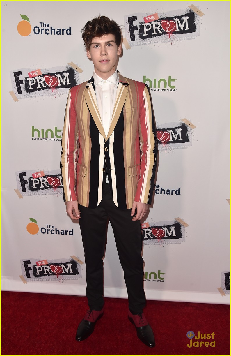 Full Sized Photo of danielle campbell f prom premiere aidan alexander