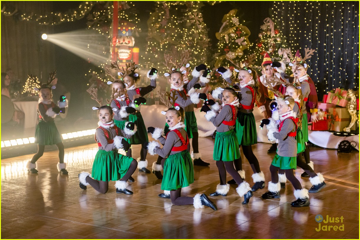 carlos alexa penavega enchanted christmas movie airs tonight 04