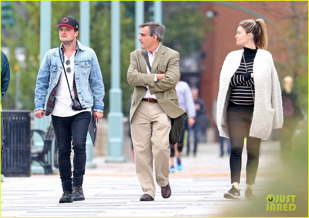 josh hutcherson goes apartment hunting in nyc 06