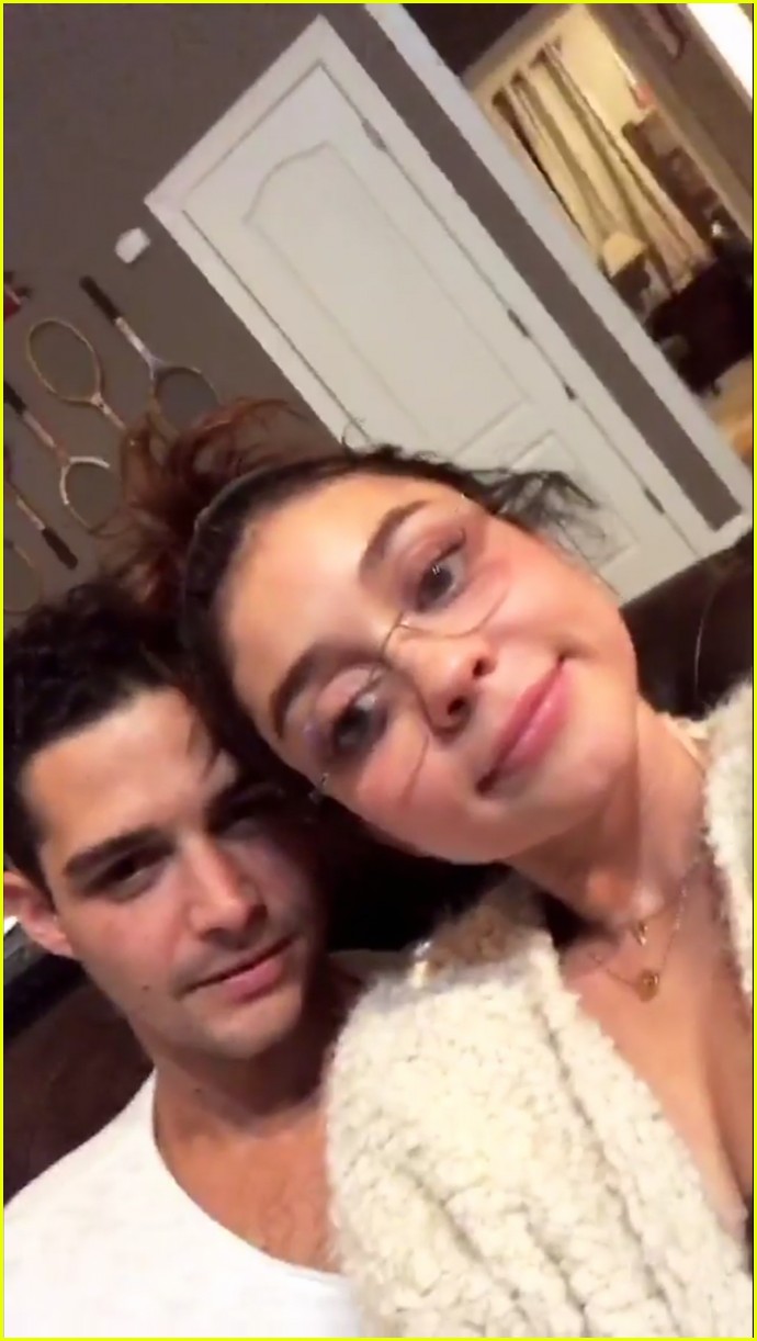 Sarah Hyland Shares Adorable Pics with Boyfriend Wells Adams! | Photo ...