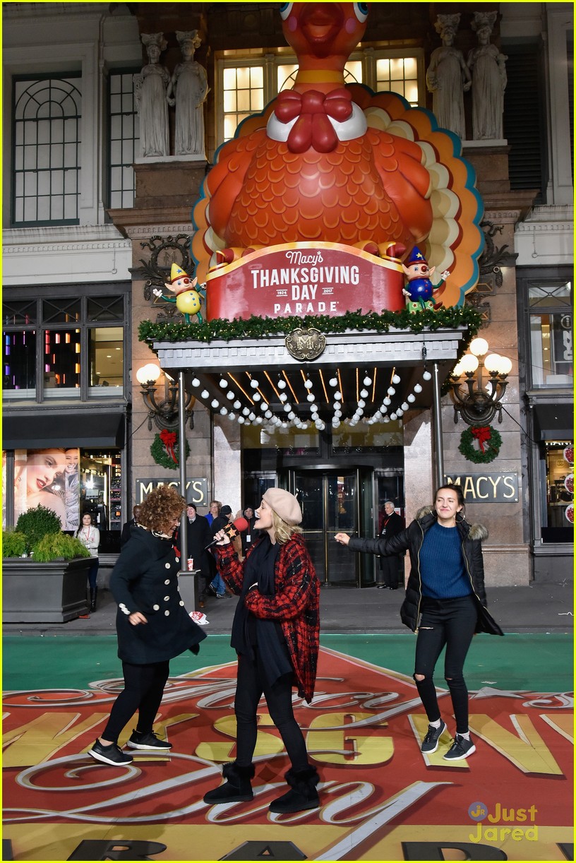 Full Sized Photo of olivia holt jojo siwa parade rehersals nyc 07