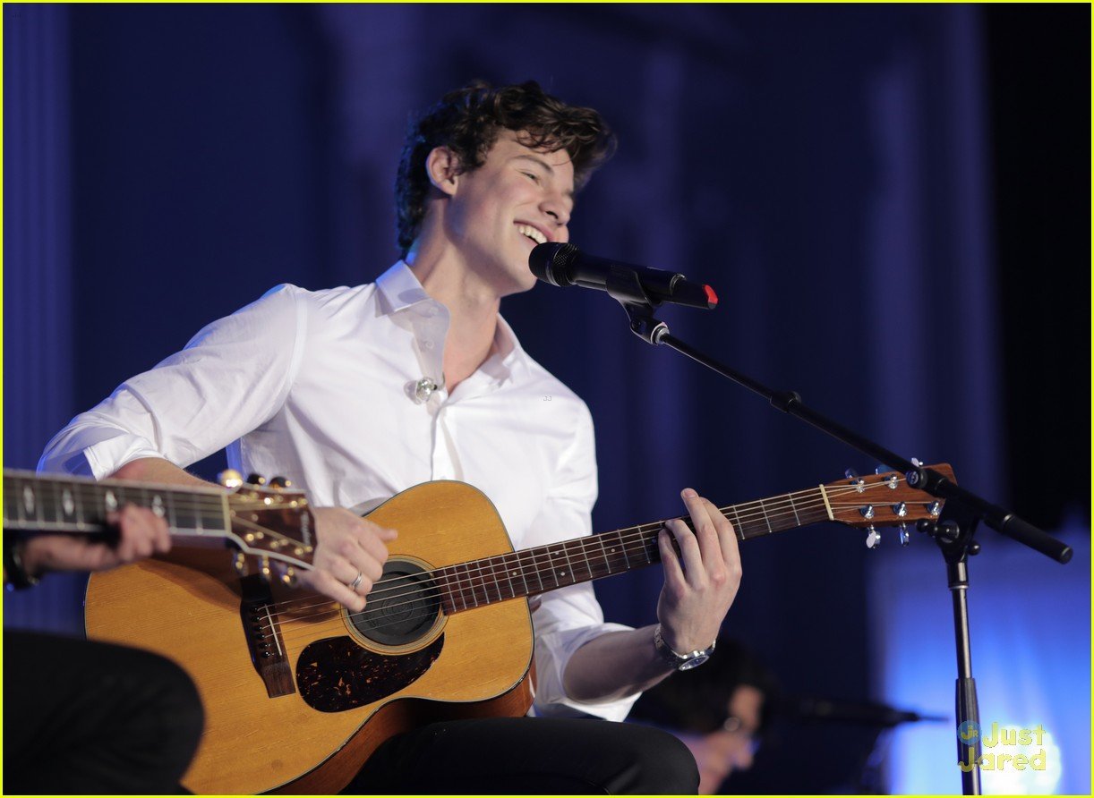 Full Sized Photo of shawn mendes spotify concert event 01 Shawn Mendes Celebrates & Performs