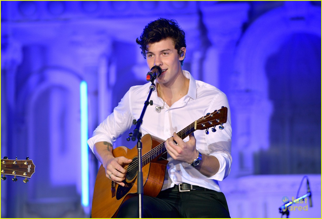 Full Sized Photo of shawn mendes spotify concert event 18 Shawn