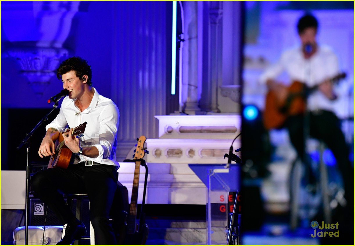 Full Sized Photo of shawn mendes spotify concert event 25 Shawn
