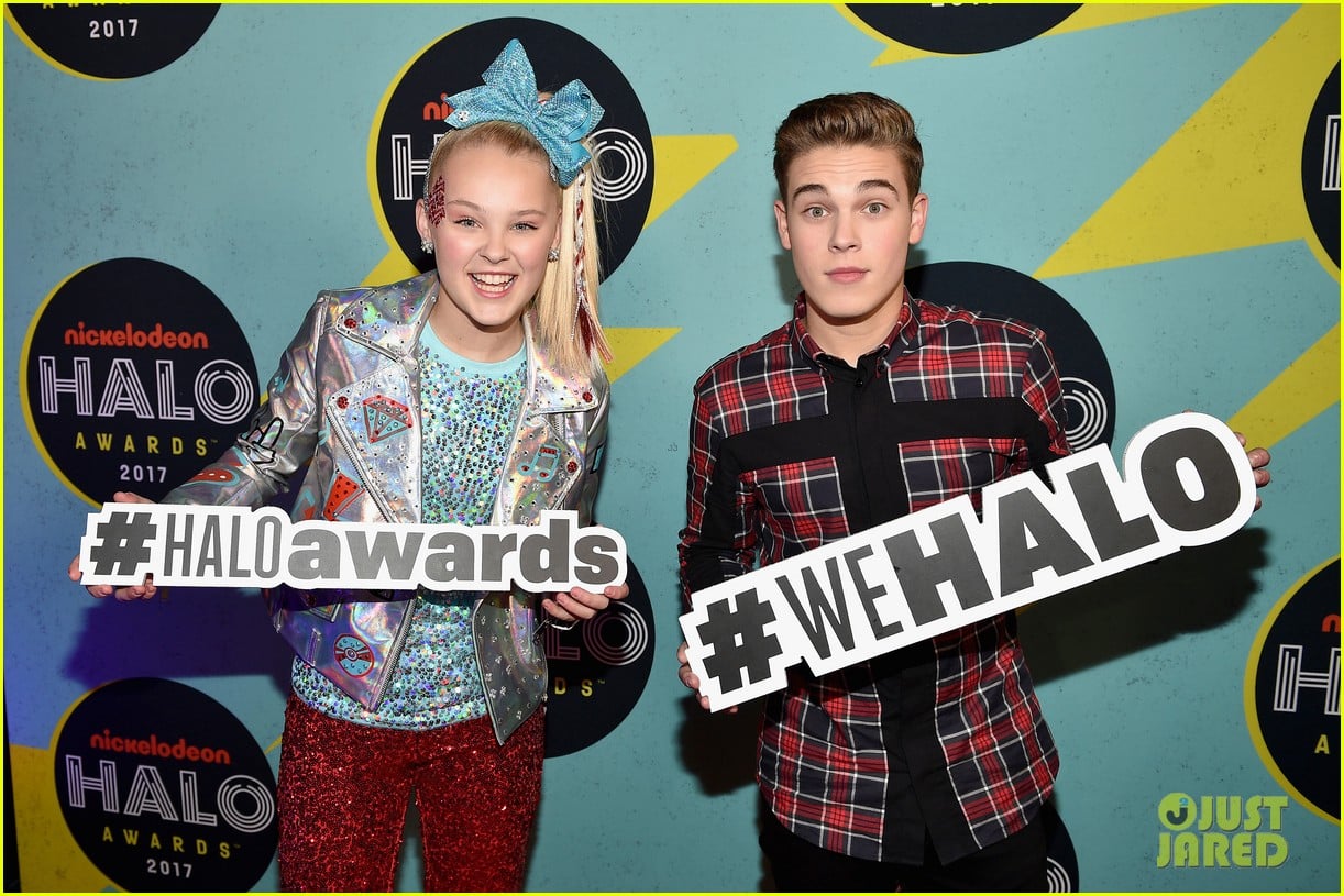 Jojo Siwa is All About the Sequins at the Nickelodeon Halo Awards 2017