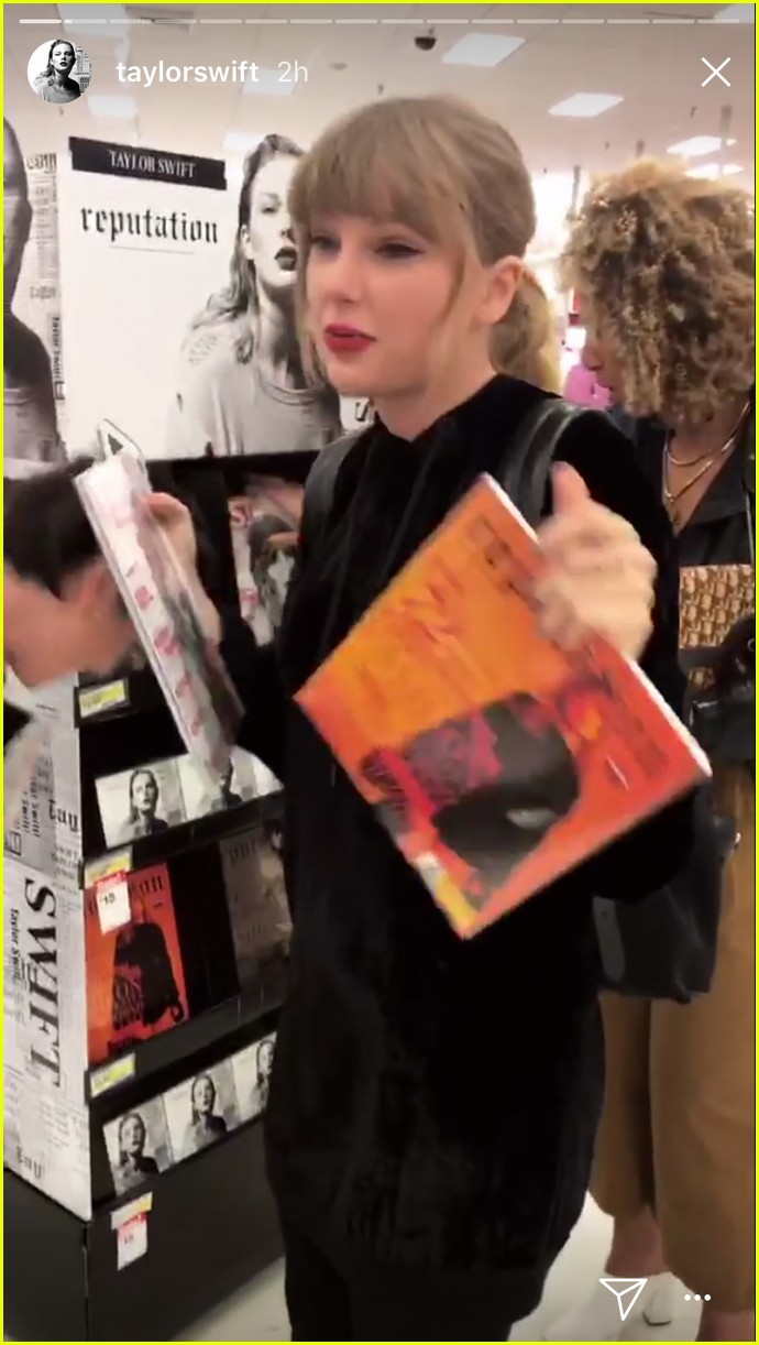 Full Sized Photo of taylor swift surprises fans buying album in target 06 Taylor Swift Heads