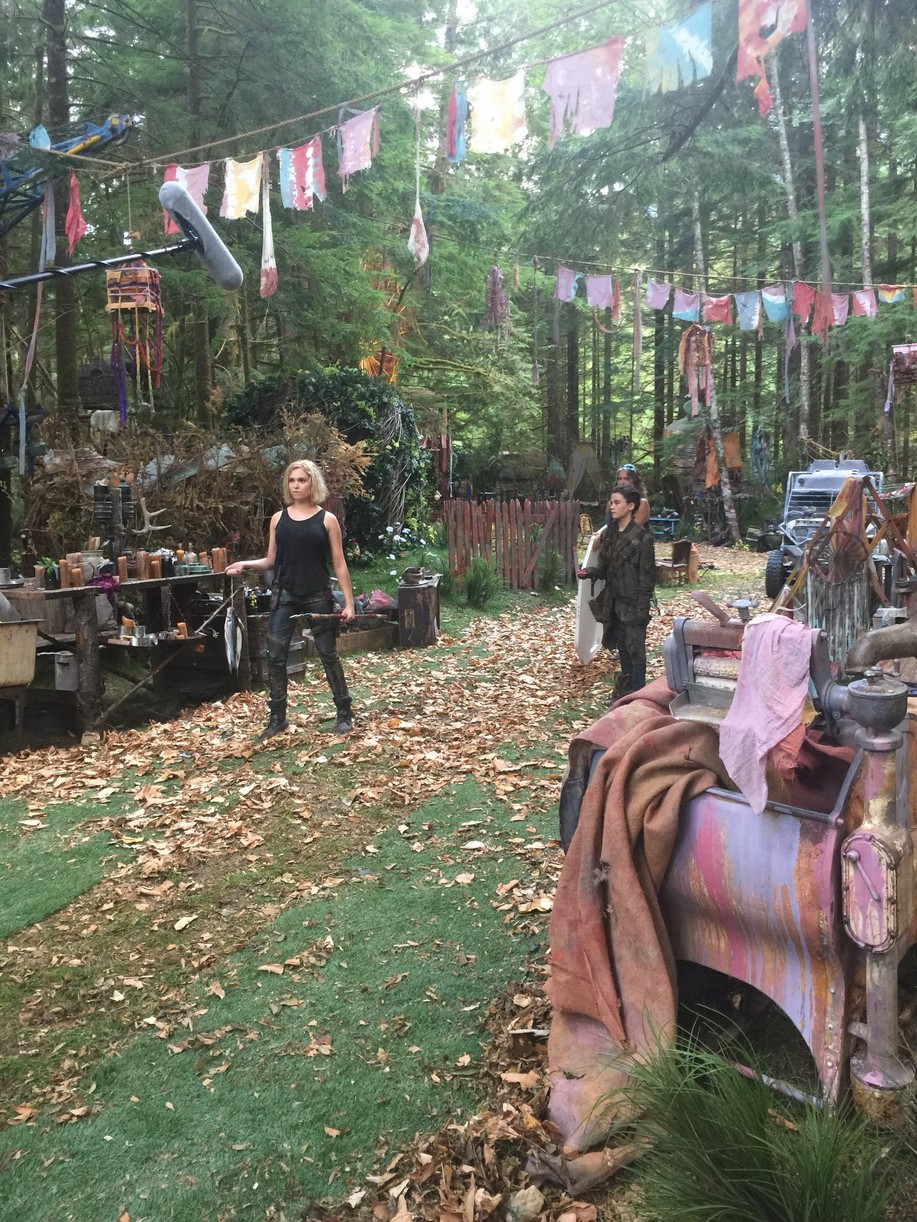 ‘The 100’ Showrunner Shares A Ton of BTS Pics From Season 5 | Photo
