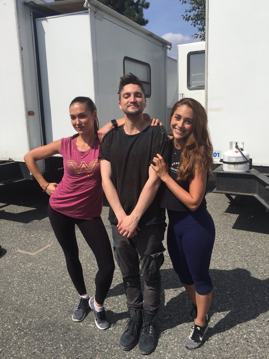 ‘The 100’ Showrunner Shares A Ton of BTS Pics From Season 5 | Photo