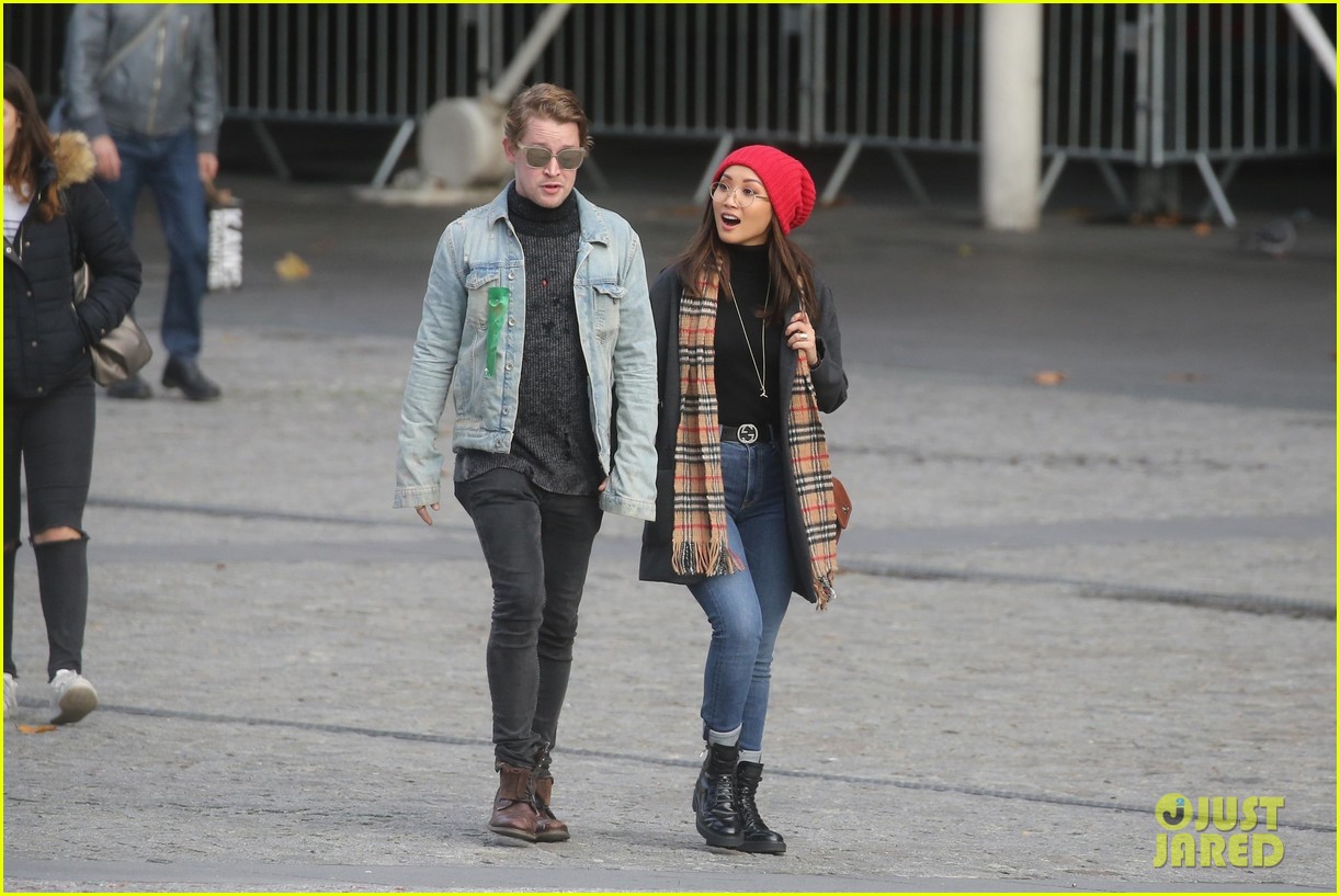 Brenda Song Looks So Happy With Boyfriend Macaulay Culkin Photo 1127309 Photo Gallery 5055