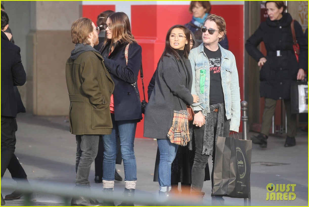 Full Sized Photo Of Macaulay Culkin Brenda Song Cuddle Up Kiss In New Paris Photos 44 Brenda 5139