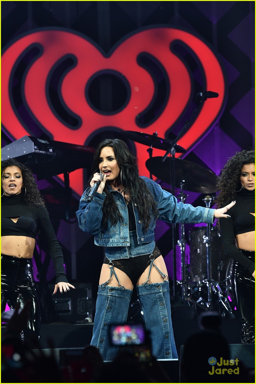 Full Sized Photo of demi lovato nick jonas jingle ball miami 17 | Demi