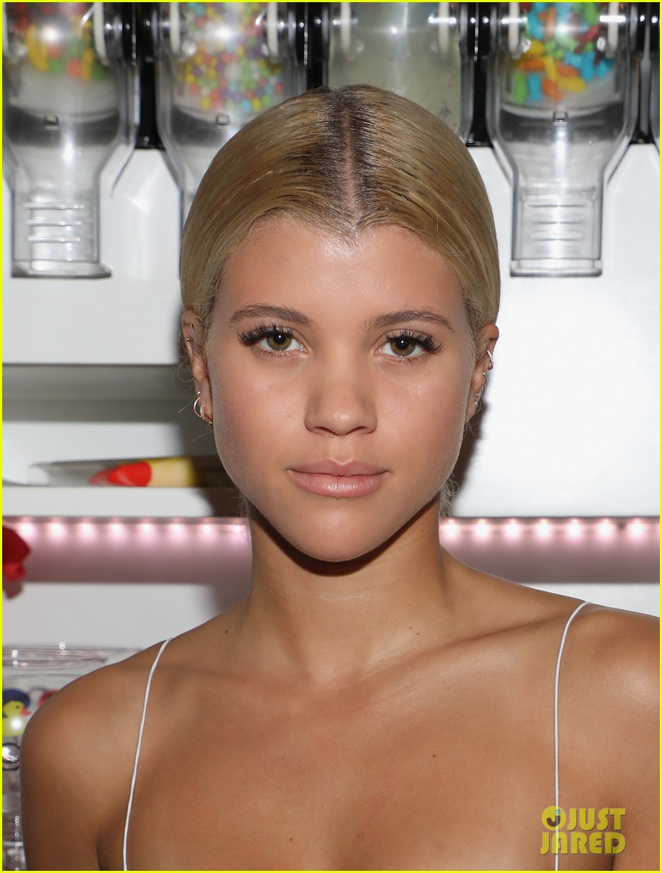 Sofia Richie Packs On Pda With Scott Disick At Dinner In Miami Photo 1127695 Photo Gallery 2825