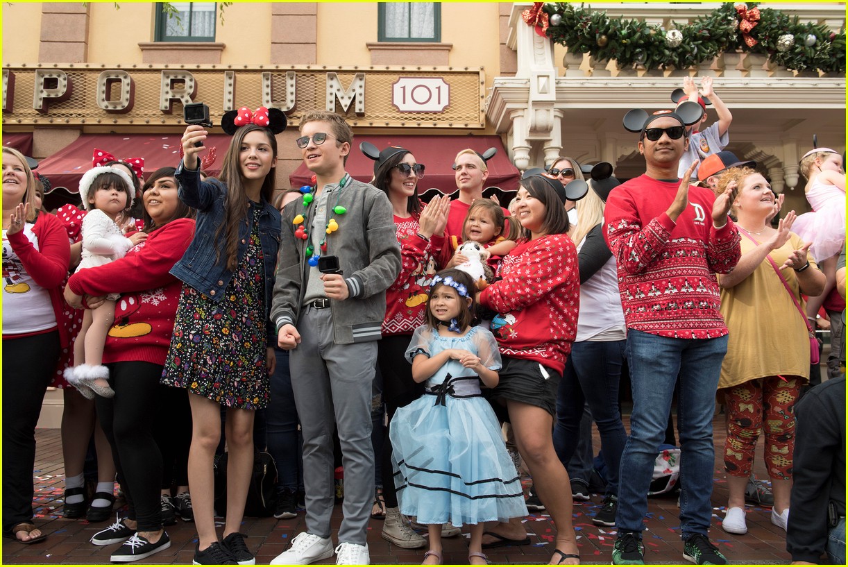 Full Sized Photo of disneys magical christmas celebration 2017 51