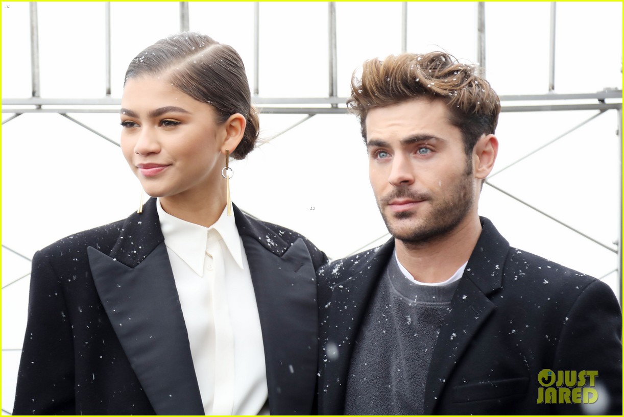 Full Sized Photo of zac efron zendaya empire state building 16