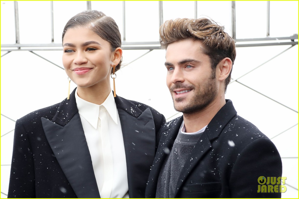 Full Sized Photo of zac efron zendaya empire state building 17