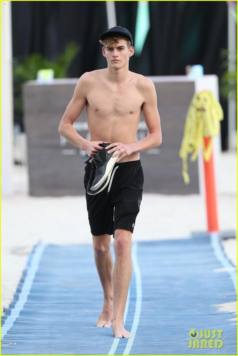 Shirtless Presley Gerber Enjoys a Day at the Beach in Miami! | Photo ...