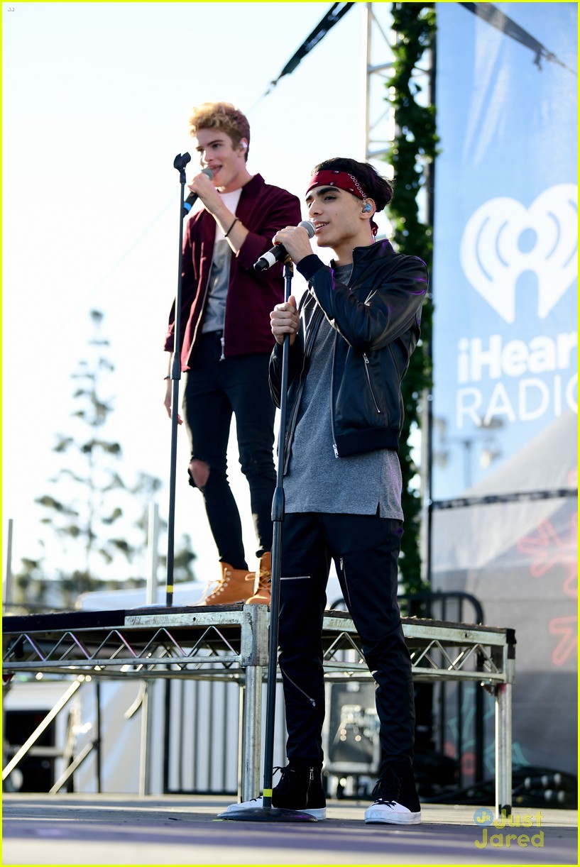 Full Sized Photo of in real life jingle ball la eyes close acoustic 26