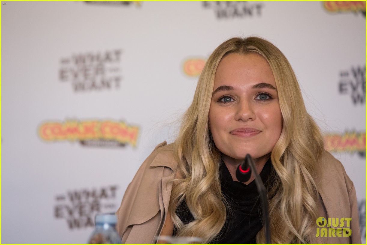 Madison Iseman Promotes 'Jumanji' At Comic Con Portugal! | Photo