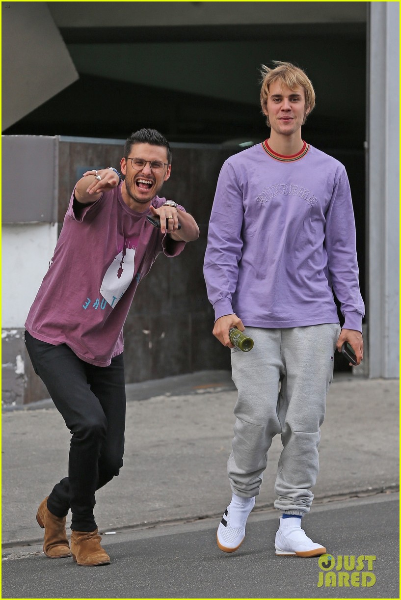 Justin Bieber Strikes a Pose While Grabbing Lunch With His Church's