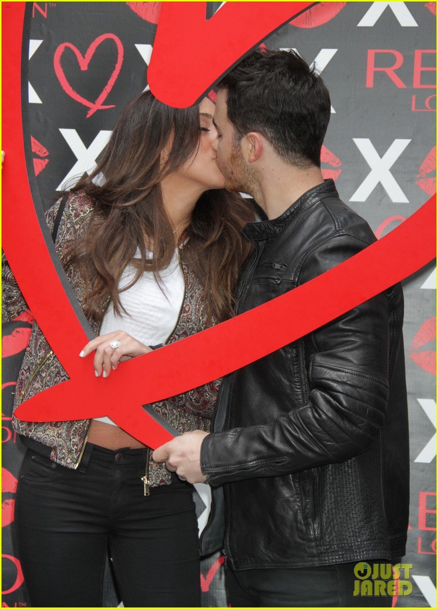 full-sized-photo-of-kevin-jonas-writes-sweet-note-8-year-anniversary