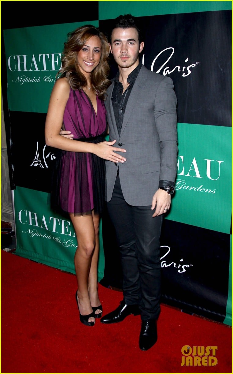 full-sized-photo-of-kevin-jonas-writes-sweet-note-8-year-anniversary