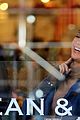 jennifer lopez and vanessa hudgens share a laugh at nyc cafe 02