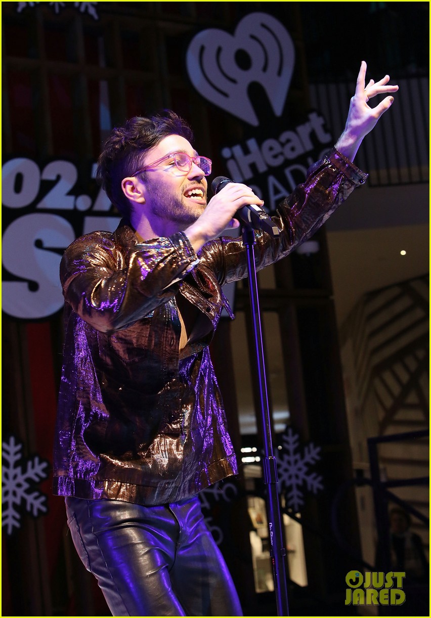 Max Performs Last Show Of 17 At Westfield Century City Holiday Concert Photo Max Schneider Pictures Just Jared Jr