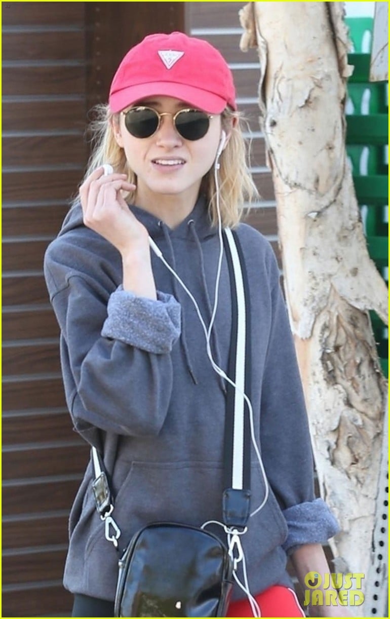 Full Sized Photo of natalia dyer returns to los angeles after fashion