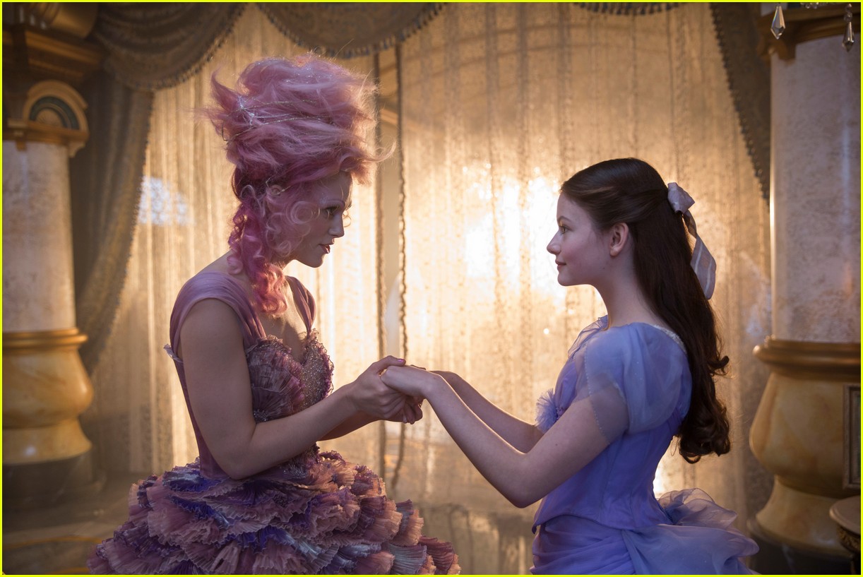 Mackenzie Foy Stars in 'The Nutcracker & The Four Realms' Trailer Watch! Photo 1129329