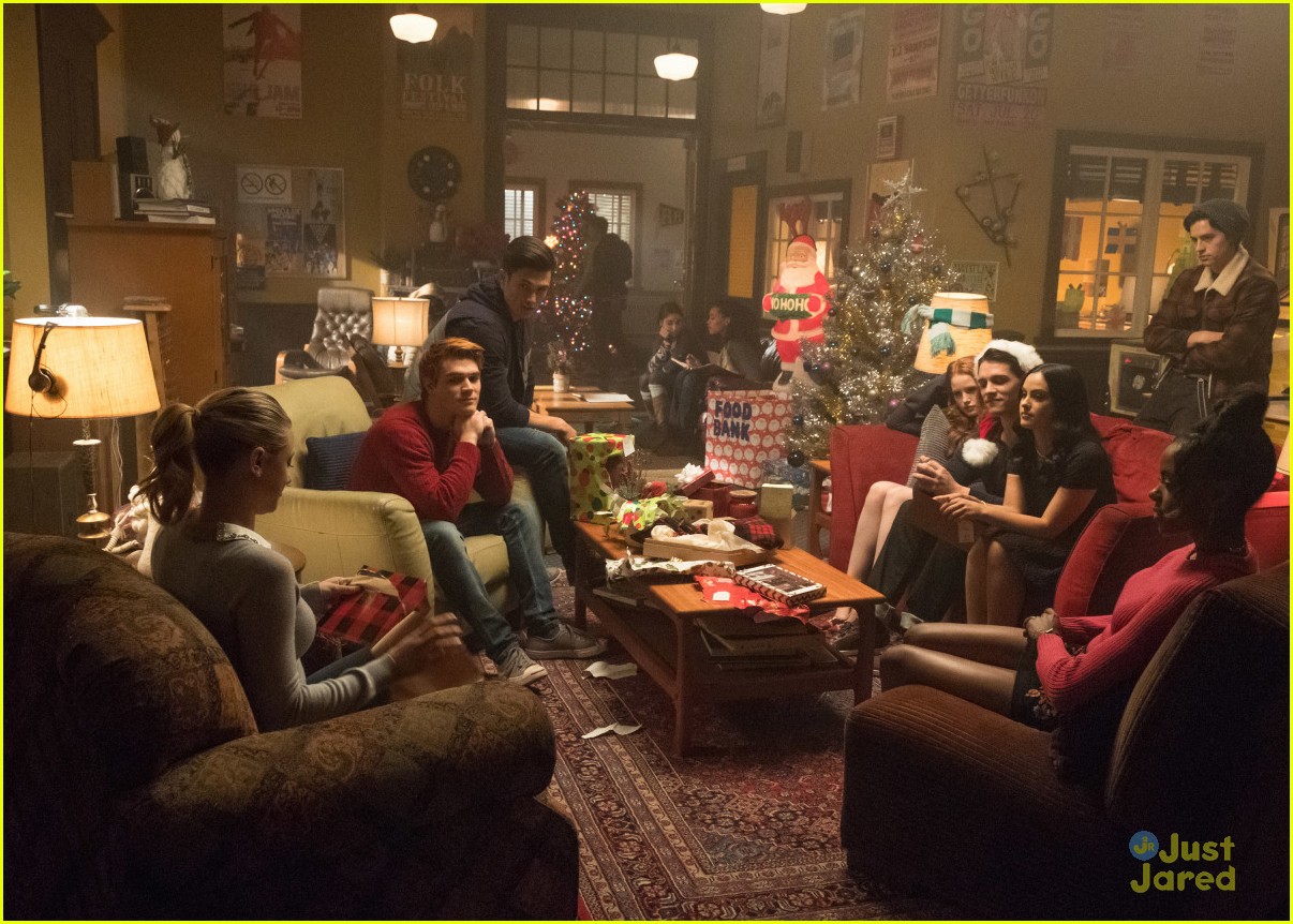 Full Sized Photo of betty cooper serpent dance explained 08 Betty's