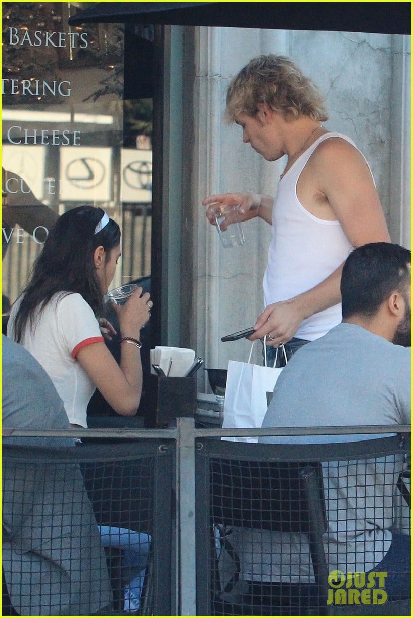Are Ross Lynch & Courtney Eaton Back Together?! 