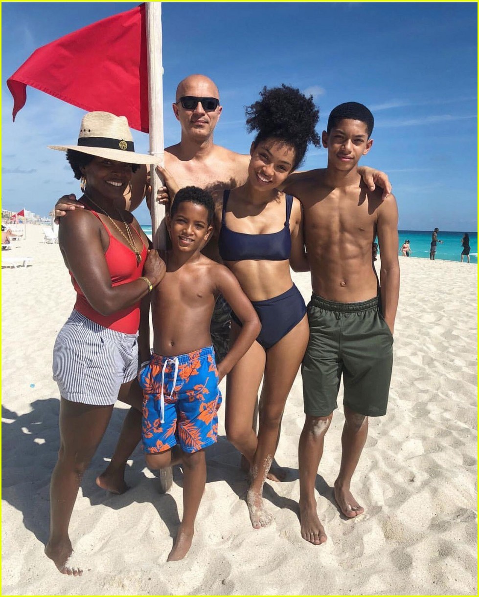 Rige efter det solid Yara Shahidi Vacations With Family In Cancun For Christmas: Photo 1130089 |  2017 Christmas, Bikini, Yara Shahidi Pictures | Just Jared Jr.