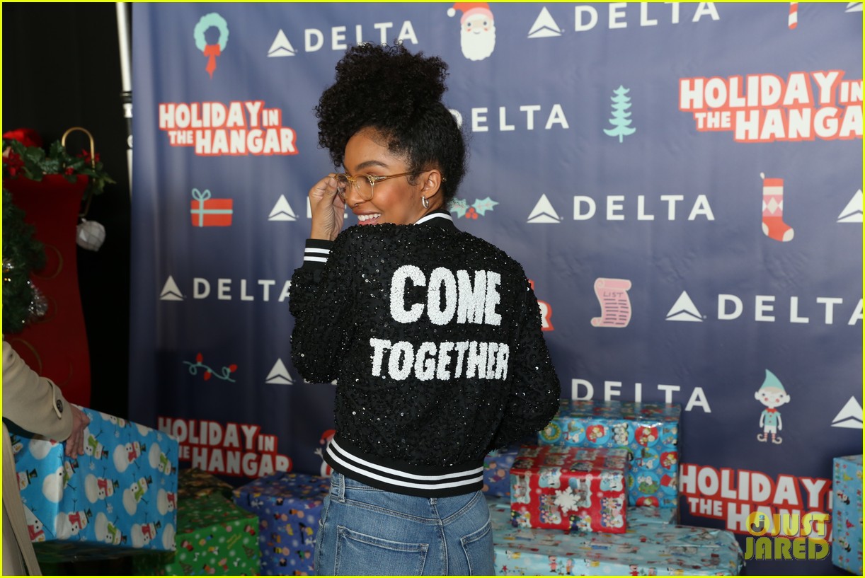 Yara Shahidi Surprises Kids at Holiday In The Hangar | Photo 1127468