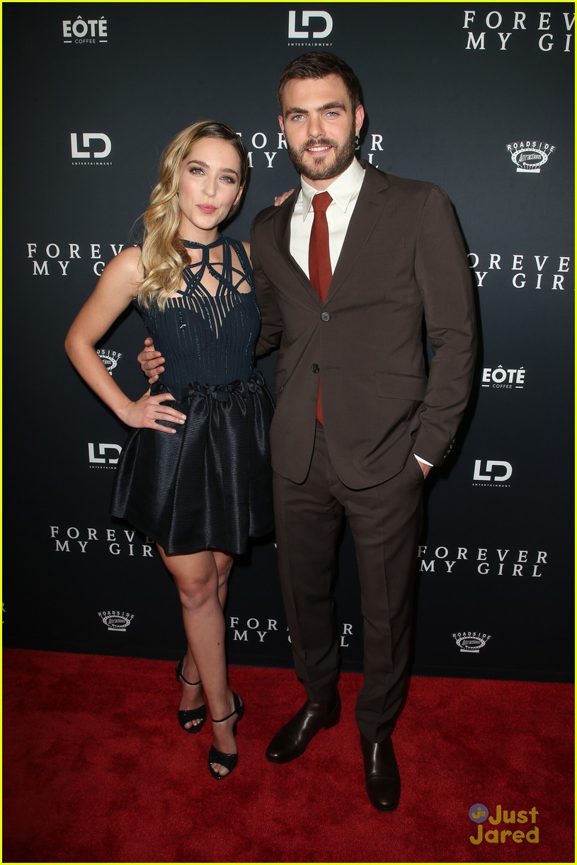 Alex Roe Suits Up For 'Forever My Girl' Premiere in LA Photo 1133270