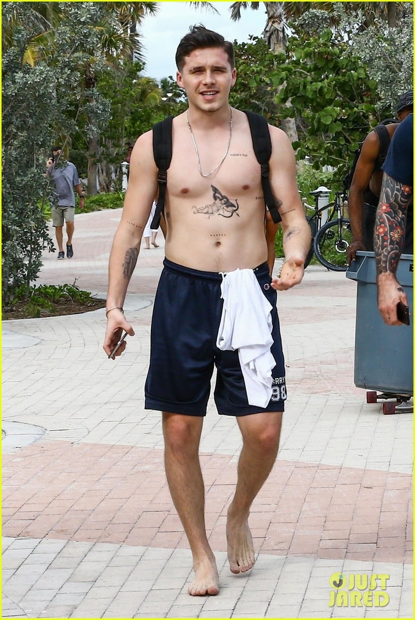 Brooklyn Beckham Hits The Beach In Miami, Shirtless! | Photo 1136334 ...