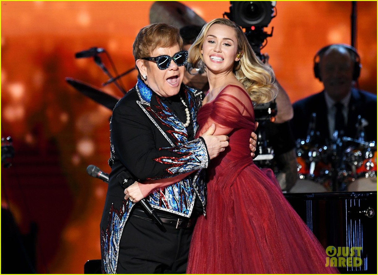Miley Cyrus Looks So Stunning During Grammys 2018 Performance Photo 1136140 Photo Gallery