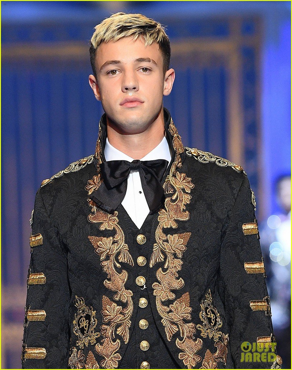 Cameron Dallas is Shirtless Royalty at Dolce & Gabbana Show in Milan: Photo  1132798 | Cameron Dallas, Shirtless Pictures | Just Jared Jr.