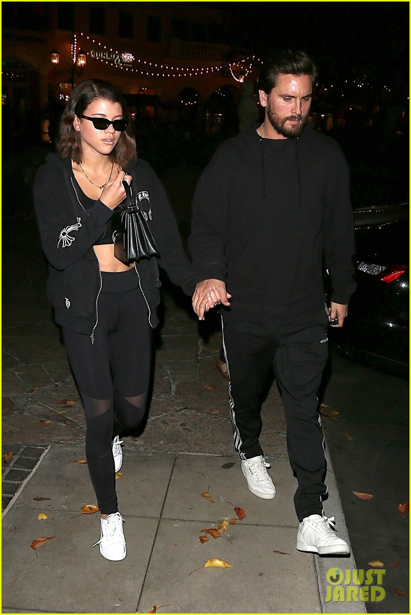 Sofia Richie & Scott Disick Holds Hands During Dinner Date Photo(01)