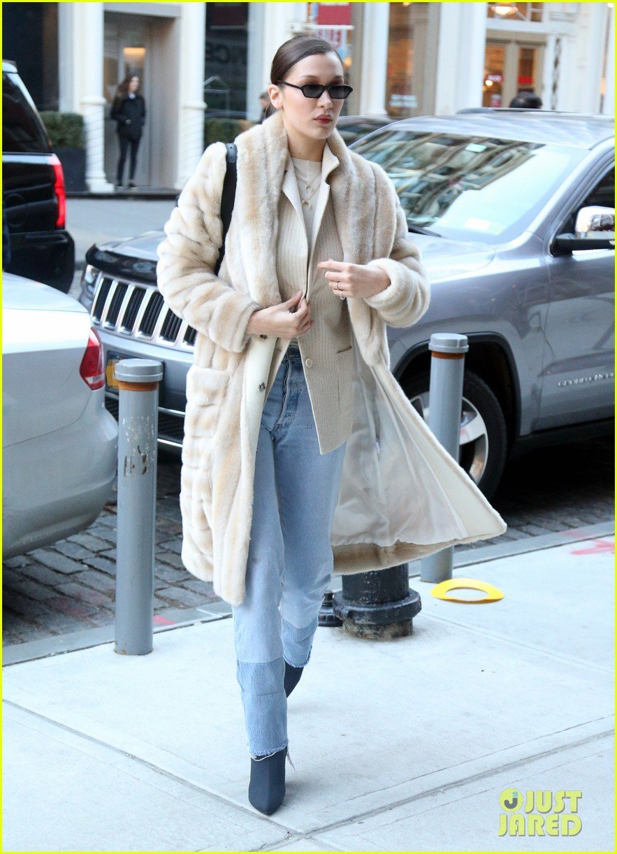 Bella Hadid Bundles Up for Brunch - See the Pics! | Photo 1135670