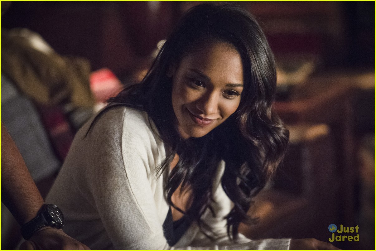 Candice Patton's Iris West To Suit Up on 'The Flash' | Photo 1135333 ...