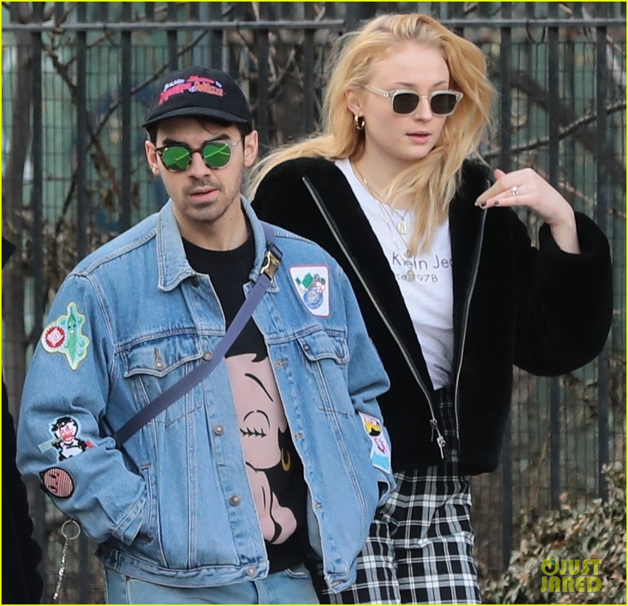 Joe Jonas & Sophie Turner Couple Up for Saturday Morning Stroll | Photo ...