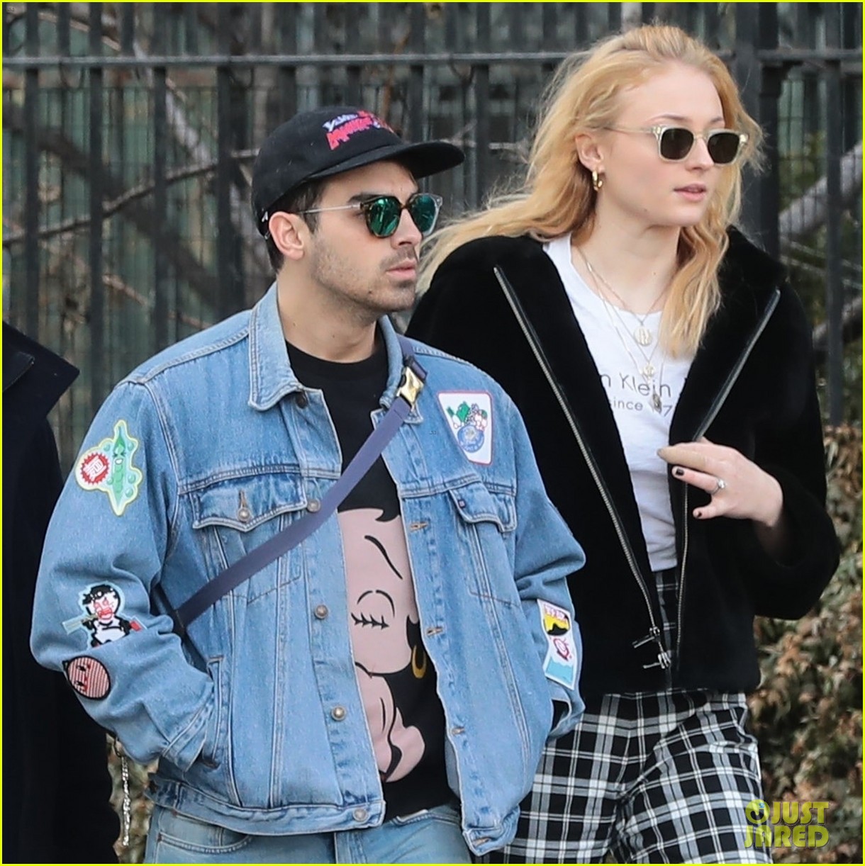 Joe Jonas & Sophie Turner Couple Up for Saturday Morning Stroll | Photo ...